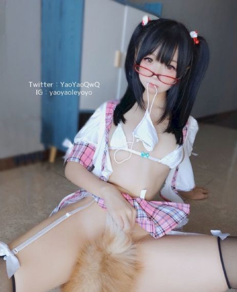 美女扒开两腿露出尿口的视频_剧情片完整版观看
