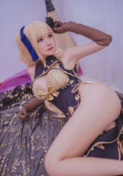 中文字幕桃子AV_十万网红美女美酱