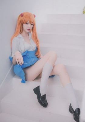 瑶瑶被调教到奶水直流视频_JVID性感写真